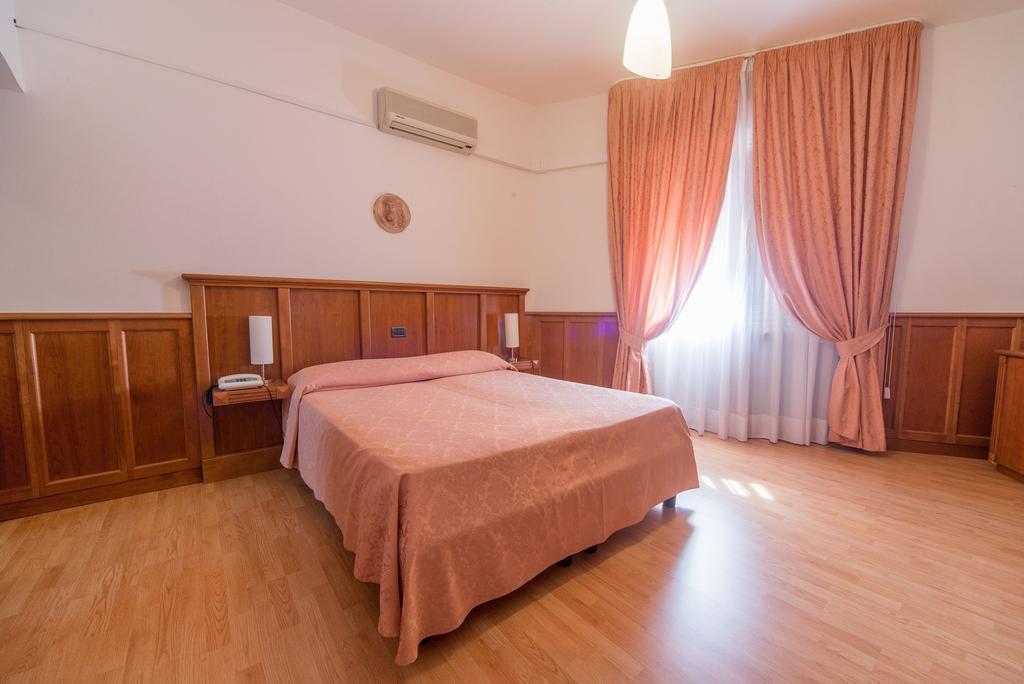 Hotel Del Camerlengo Fara San Martino Quarto foto
